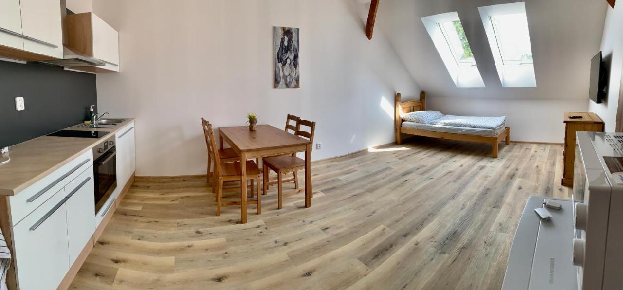 Hostomice Apartmany Statek Bezdedice מראה חיצוני תמונה
