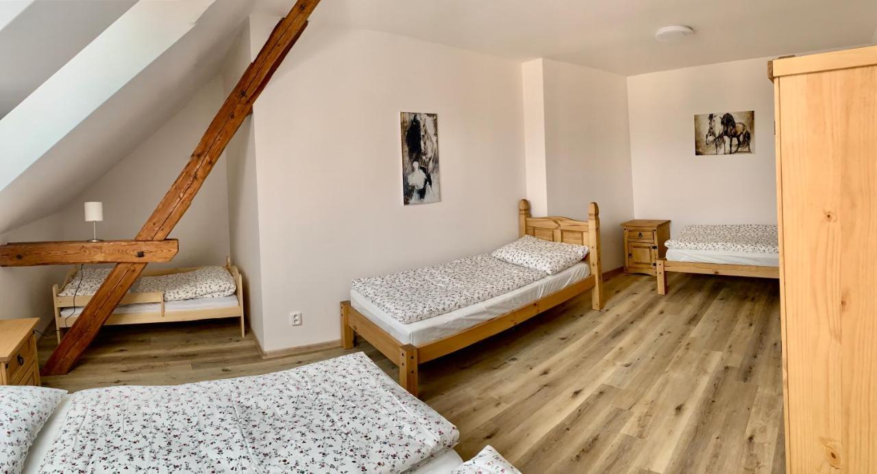 Hostomice Apartmany Statek Bezdedice מראה חיצוני תמונה
