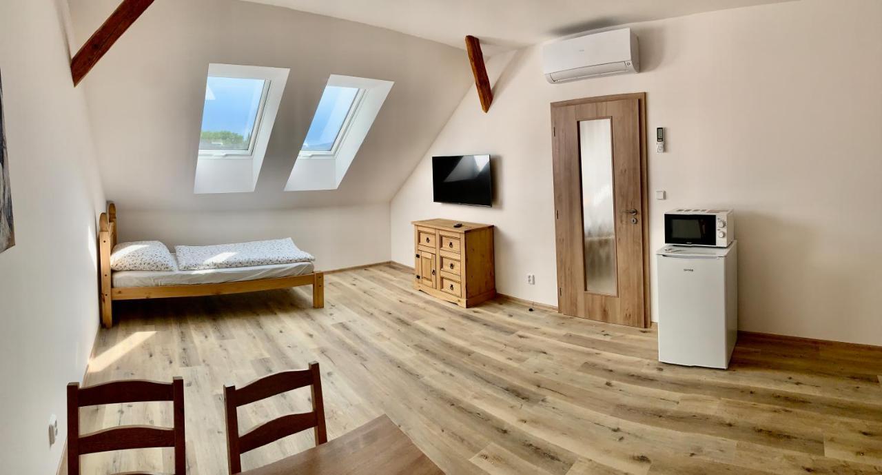 Hostomice Apartmany Statek Bezdedice מראה חיצוני תמונה