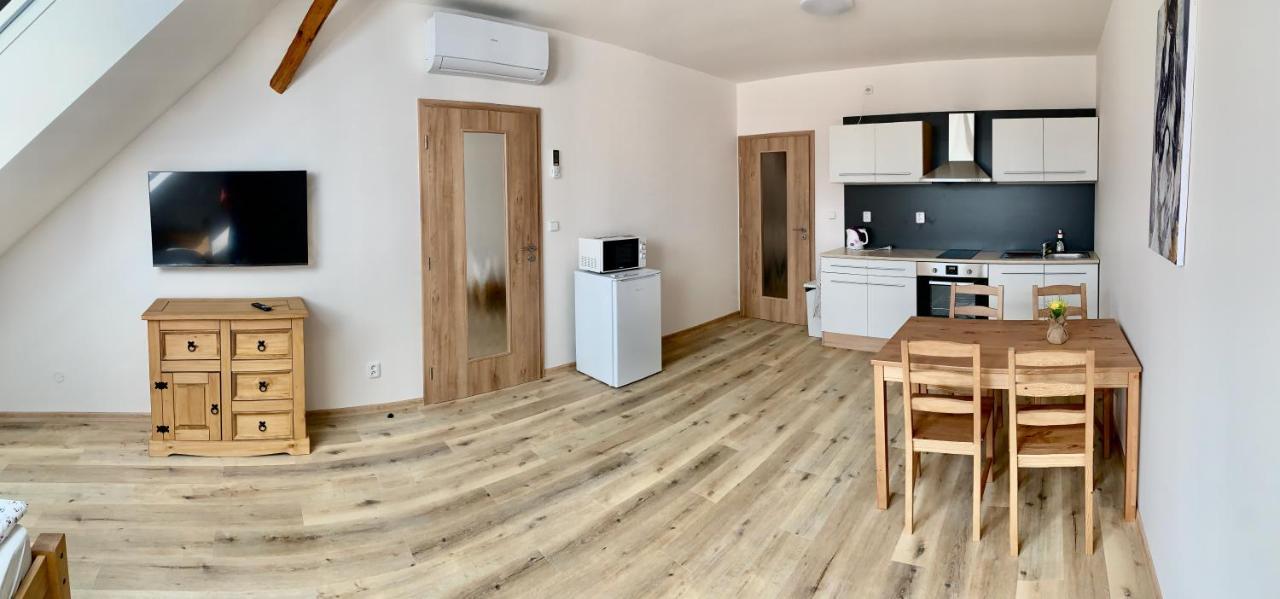 Hostomice Apartmany Statek Bezdedice מראה חיצוני תמונה