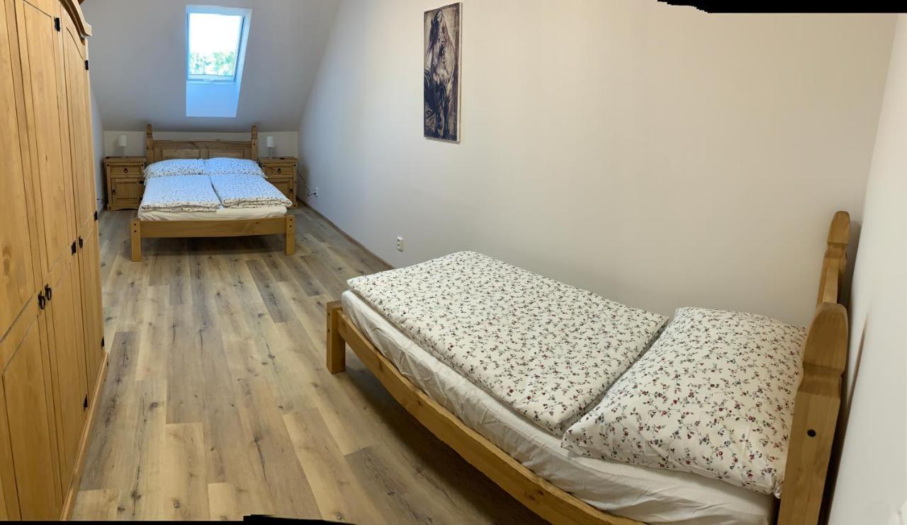 Hostomice Apartmany Statek Bezdedice מראה חיצוני תמונה